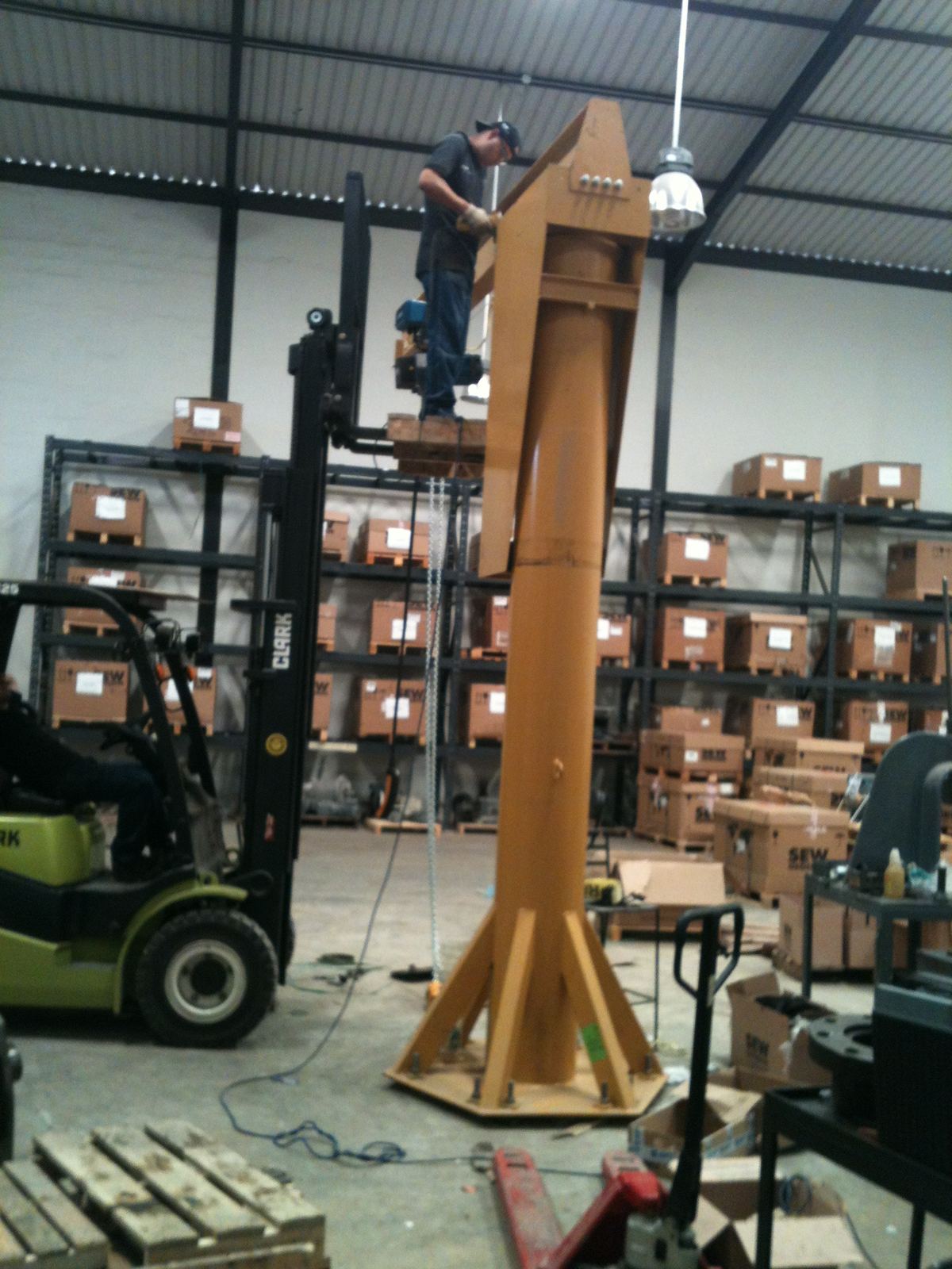Pluma Pescante Giratoria DEMAG