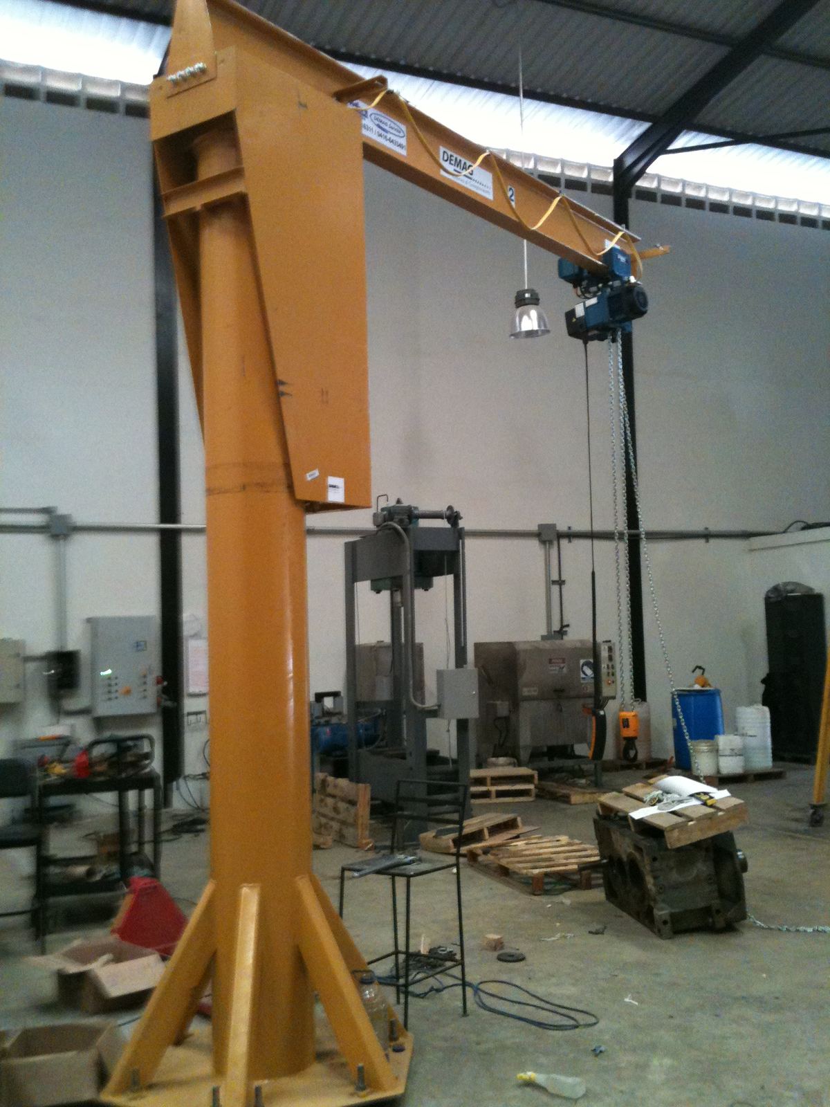 Pluma Pescante Giratoria DEMAG